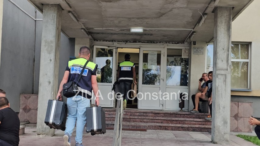 Foto de la perchezițiile din Portul Agigea Sud - sursa: ZIUA de Constanța